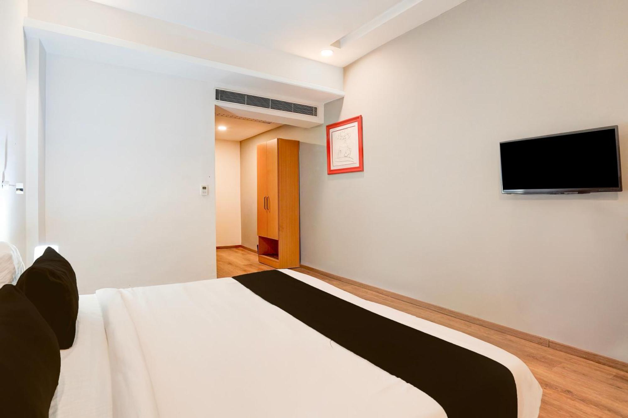 Super Townhouse Gomti Nagar Matiyari Hotell Chinhat Exteriör bild