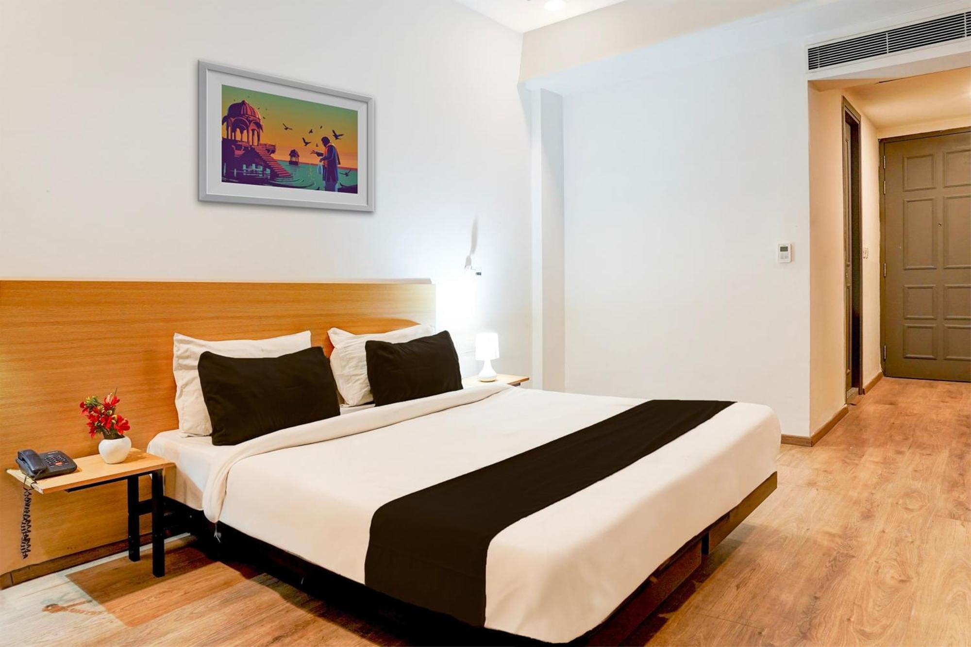 Super Townhouse Gomti Nagar Matiyari Hotell Chinhat Exteriör bild
