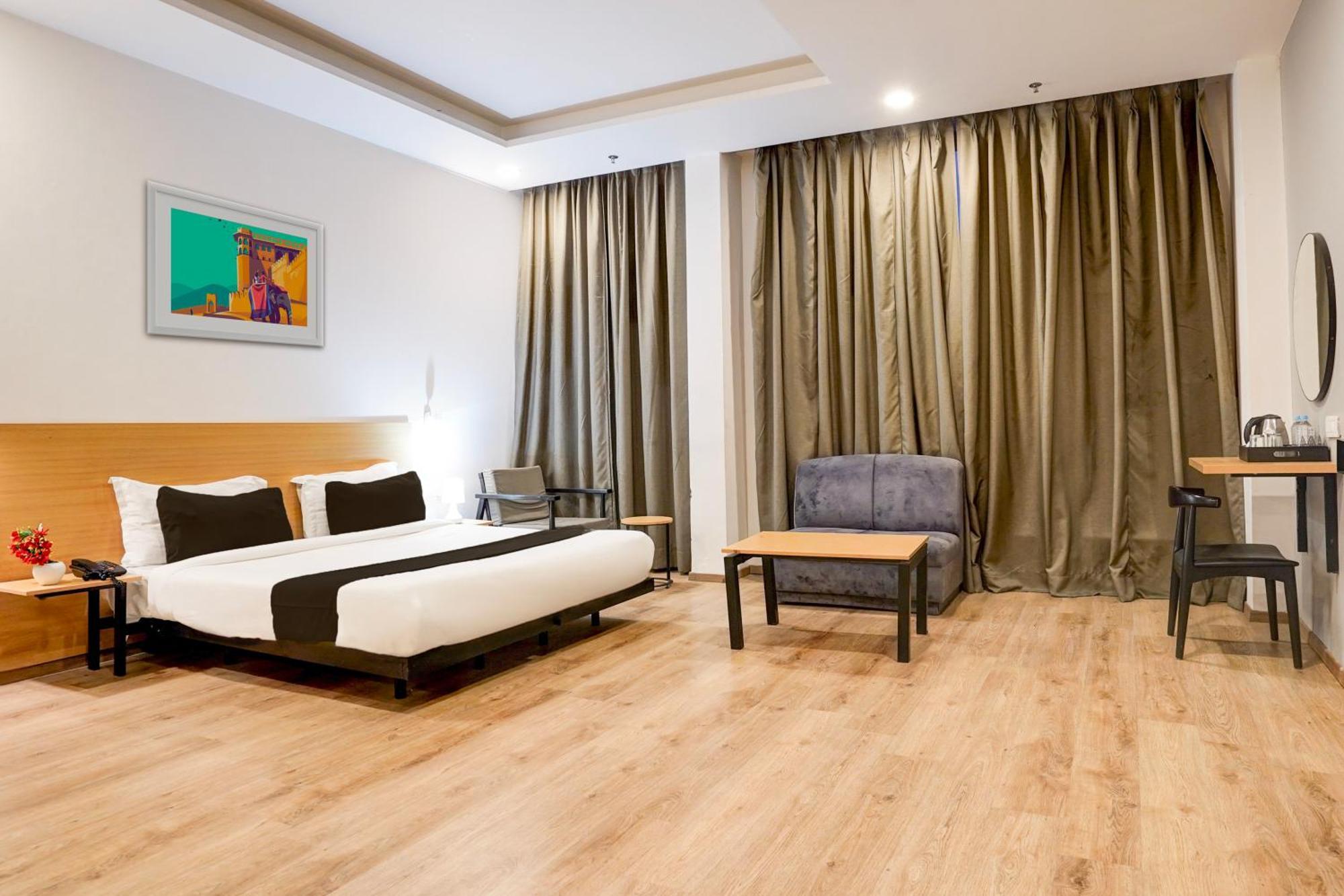 Super Townhouse Gomti Nagar Matiyari Hotell Chinhat Exteriör bild